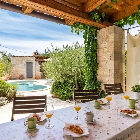 Amazing In With Kitchen Holiday home *