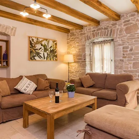 Amazing In With Kitchen Holiday home *