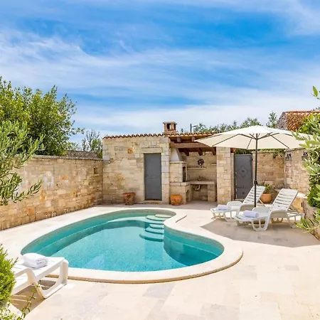 Amazing In With Kitchen Holiday home *