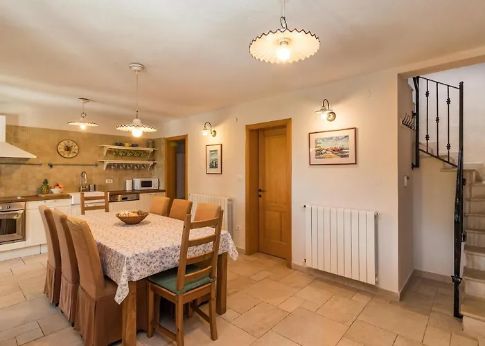 Amazing In With Kitchen Vakantiehuis Ližnjan