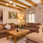Front In With Sauna Holiday home *